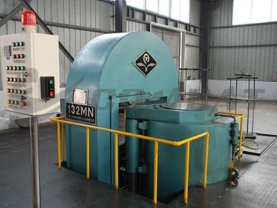 Isostatic press machine